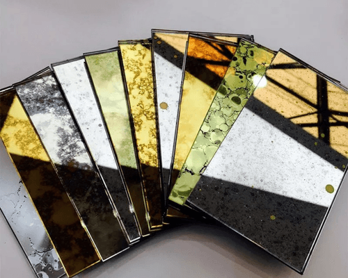 عينة زجاجية لمرآة عتيقة ذات أنماط متنوعة