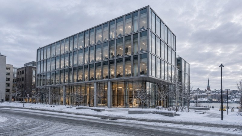 Low E Glass Curtain Wall Building in Winter